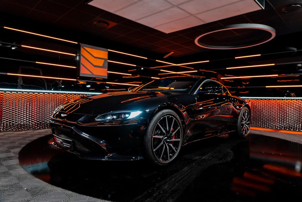 Aston Martin V8 Vantage 2019