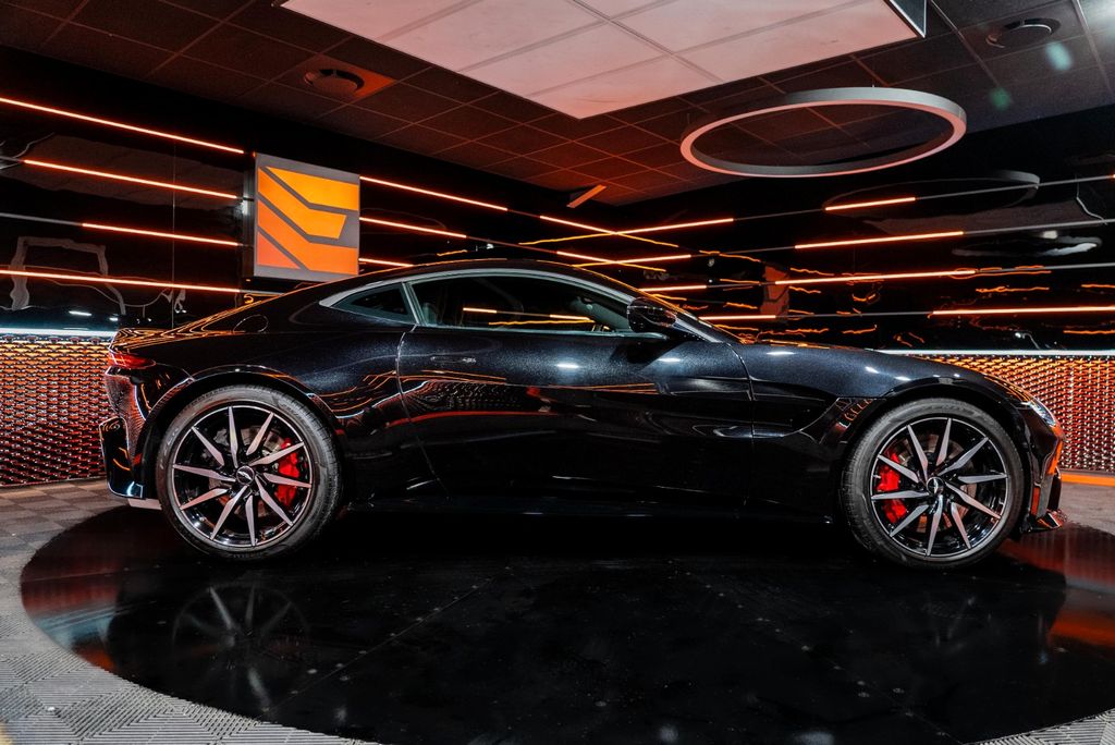 Aston Martin V8 Vantage 2019