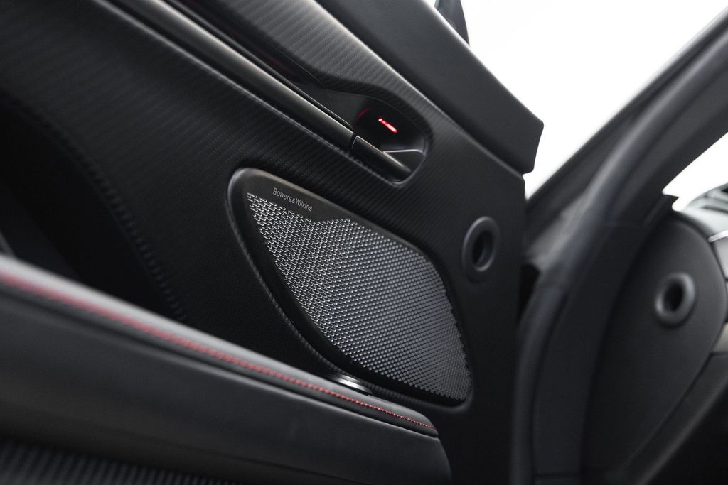 Aston Martin Vanquish 2025