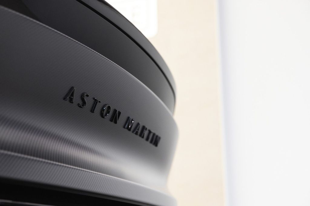 Aston Martin Vanquish 2025
