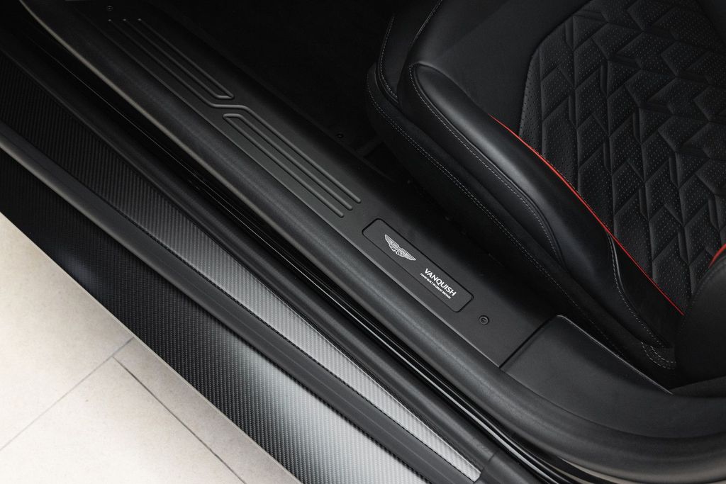 Aston Martin Vanquish 2025