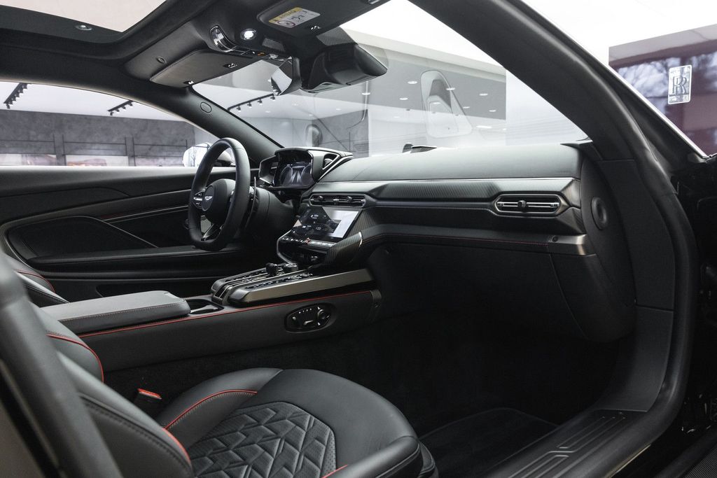 Aston Martin Vanquish 2025