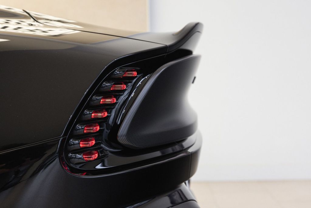 Aston Martin Vanquish 2025