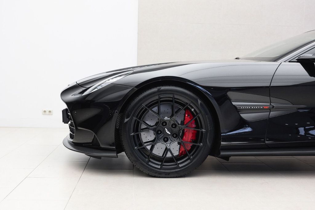 Aston Martin Vanquish 2025