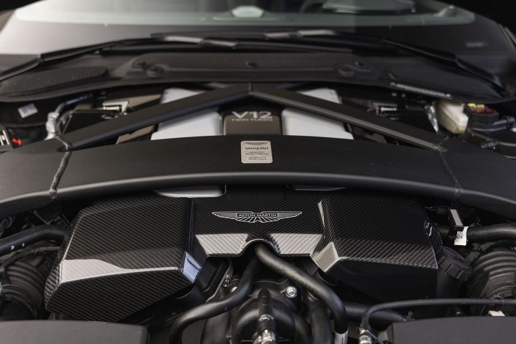 Aston Martin Vanquish 2025