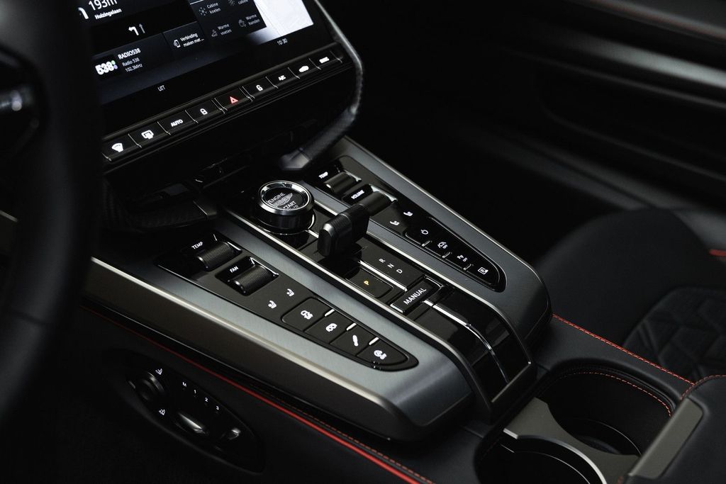 Aston Martin Vanquish 2025