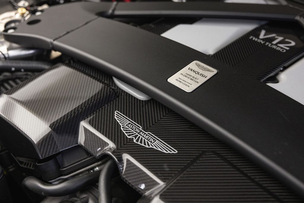 Aston Martin Vanquish 2025