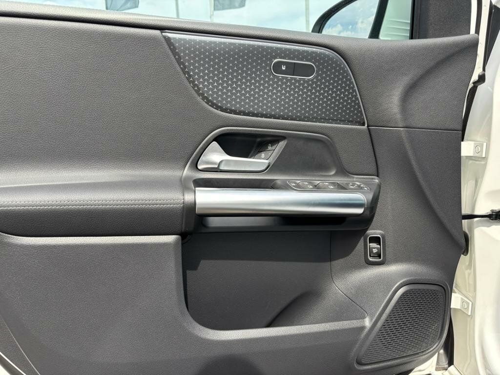 Mercedes-Benz B 200 2024