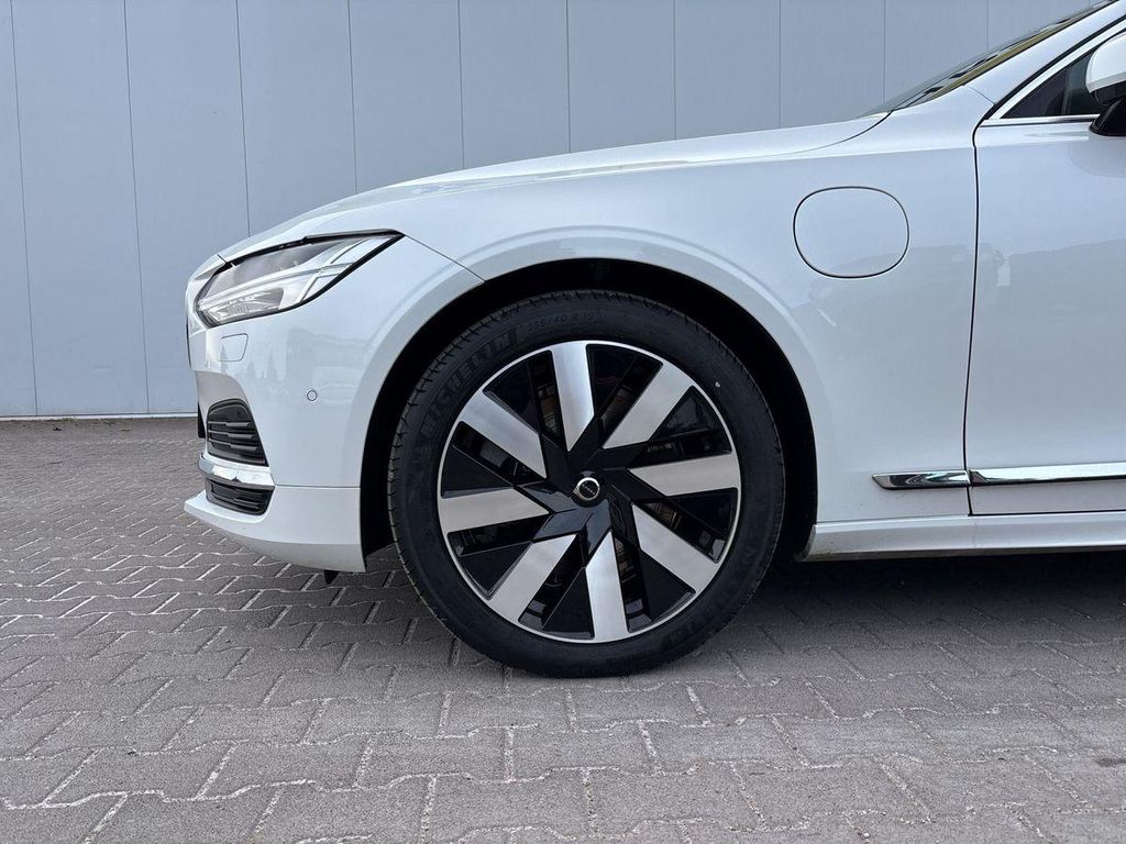 Volvo V90 2025