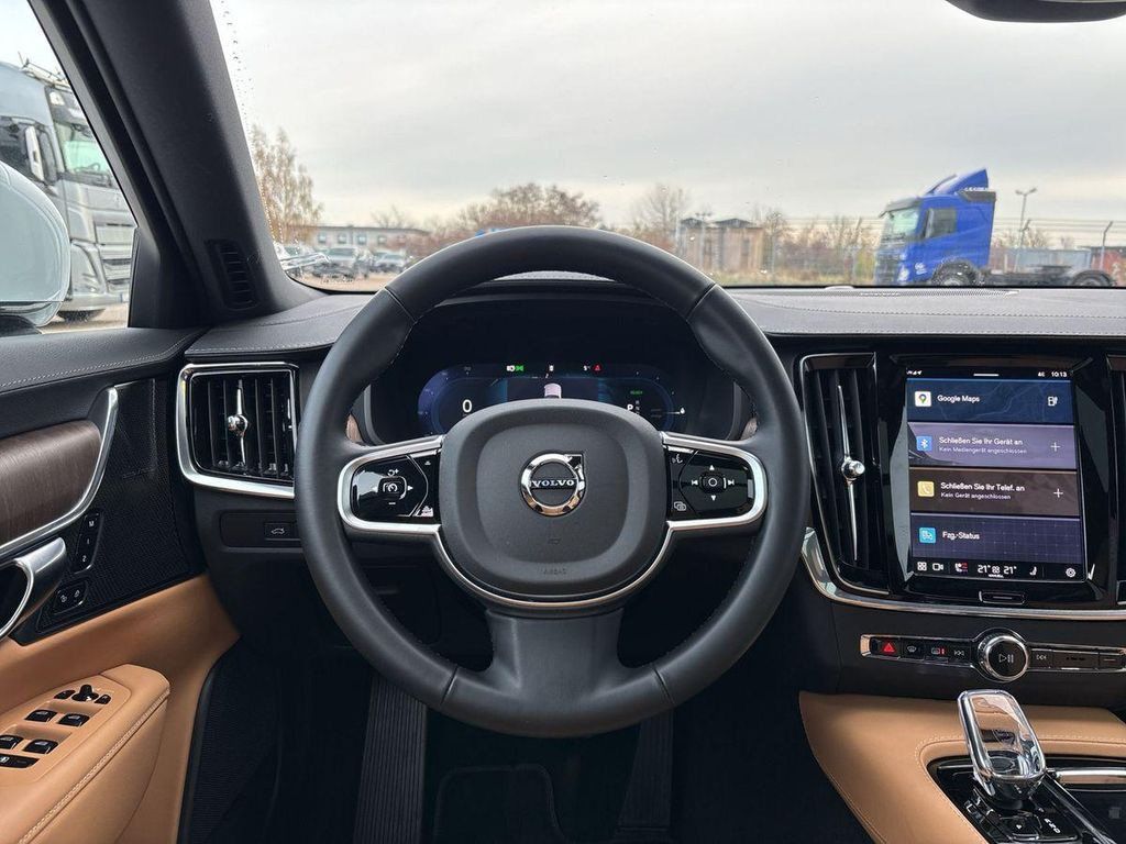 Volvo V90 2025