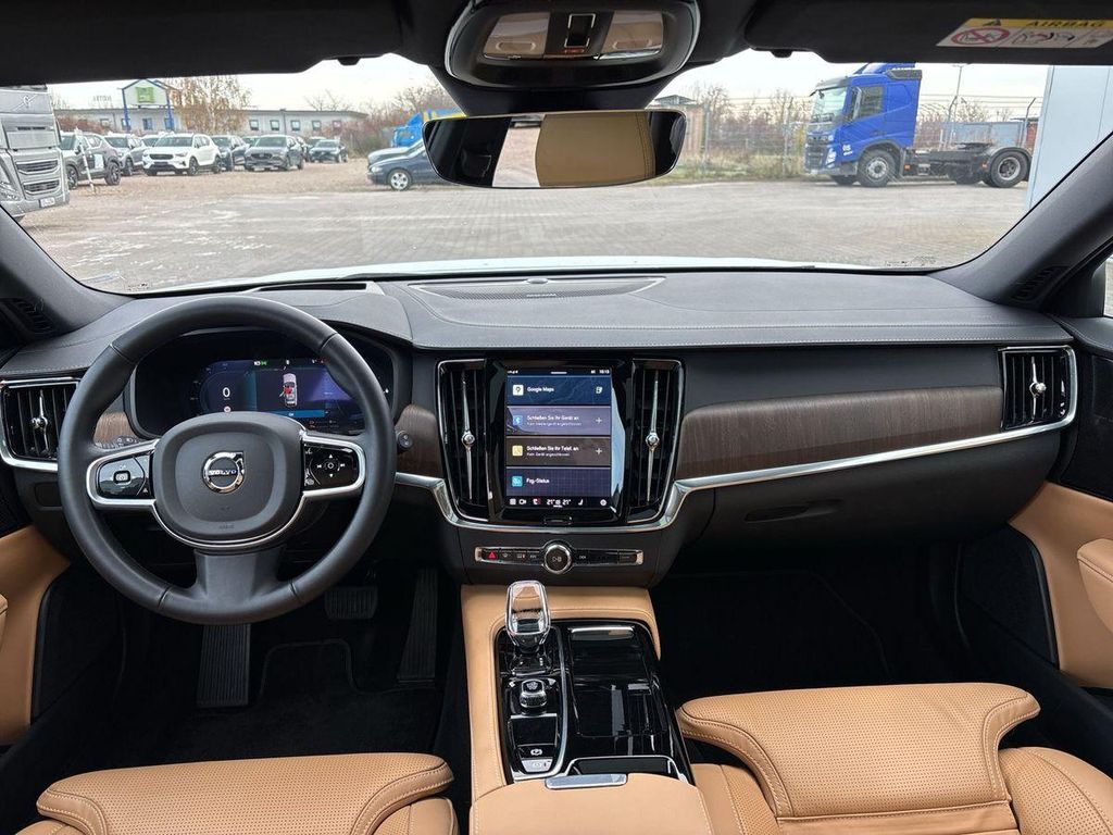 Volvo V90 2025