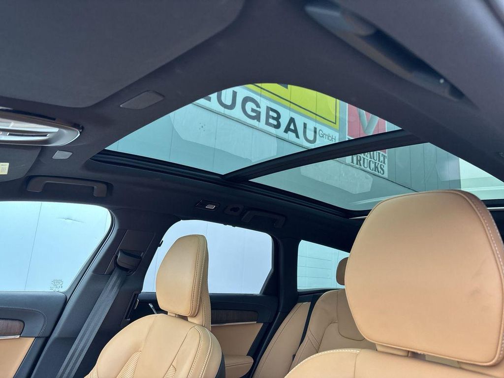 Volvo V90 2025