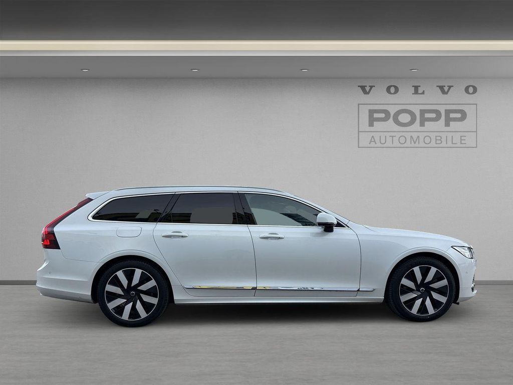 Volvo V90 2025