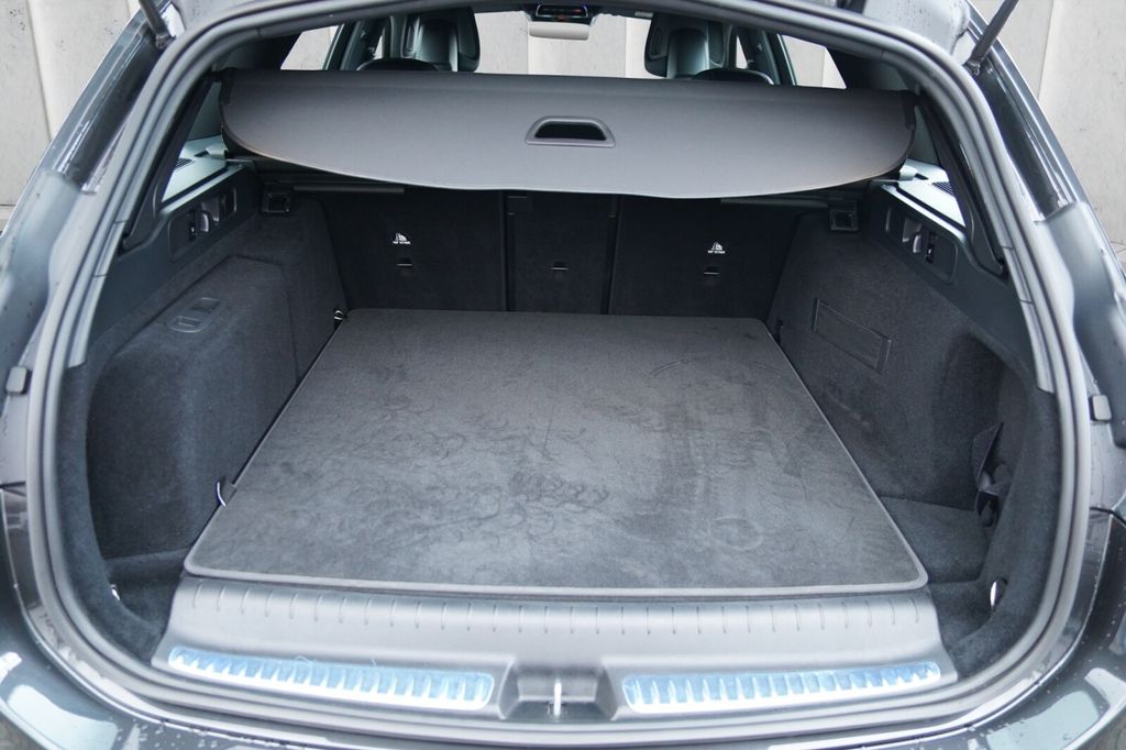 Mercedes-Benz C 300 2024