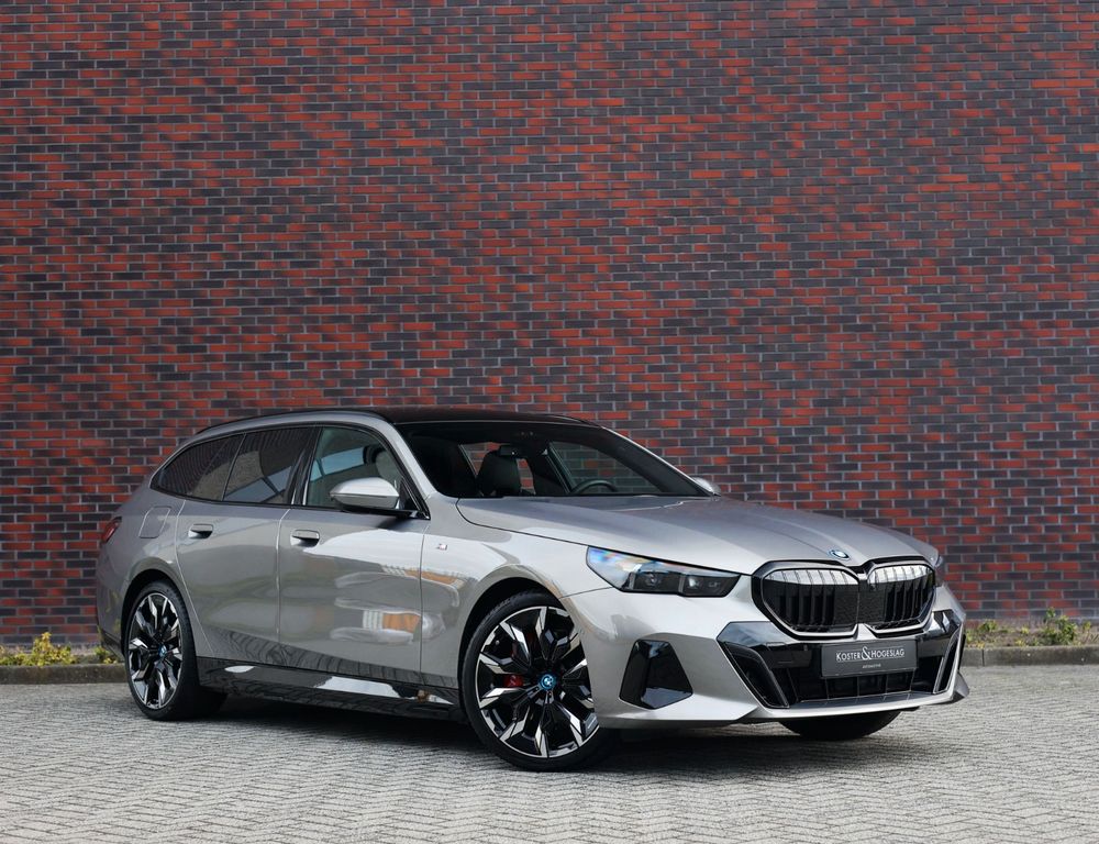BMW 550 2025