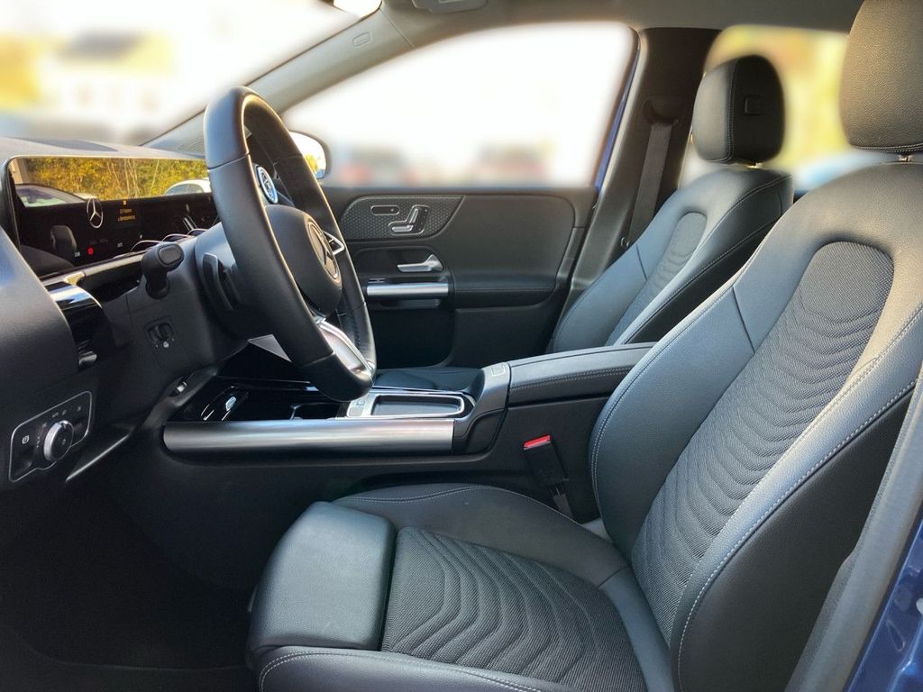 Mercedes-Benz B 220 2024