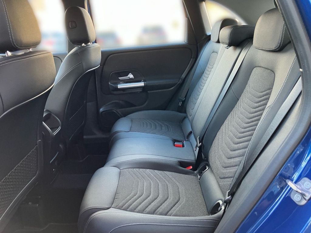 Mercedes-Benz B 220 2024