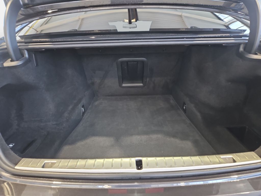 BMW 750 2021