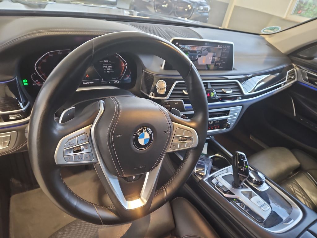 BMW 750 2021