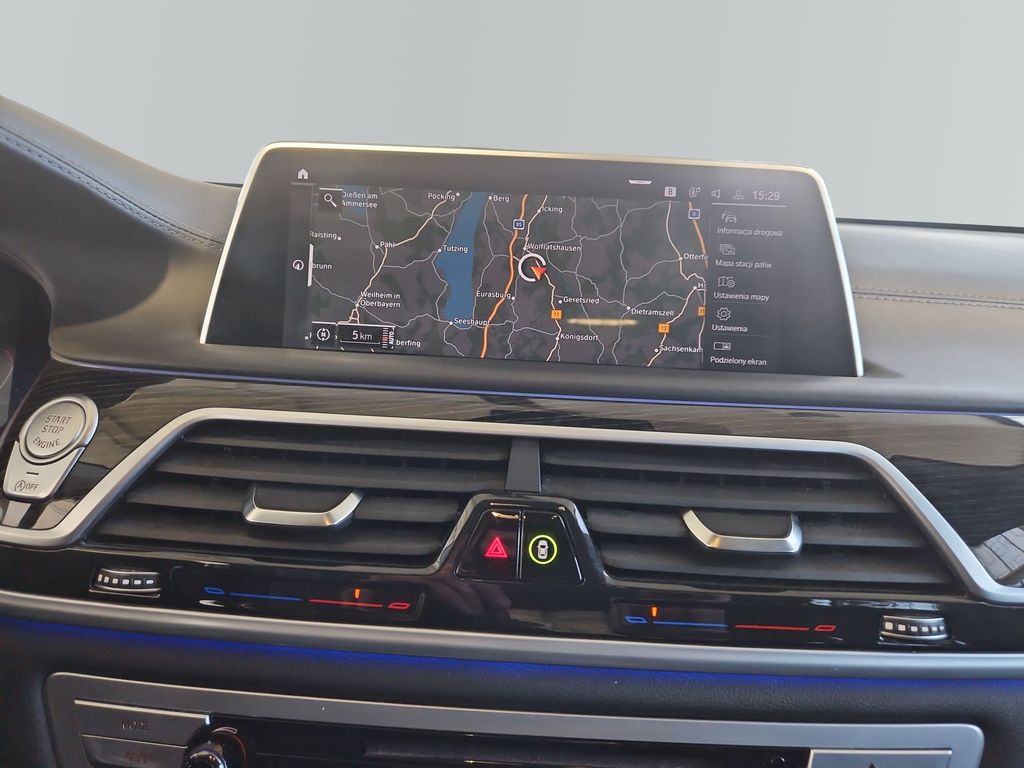 BMW 750 2021