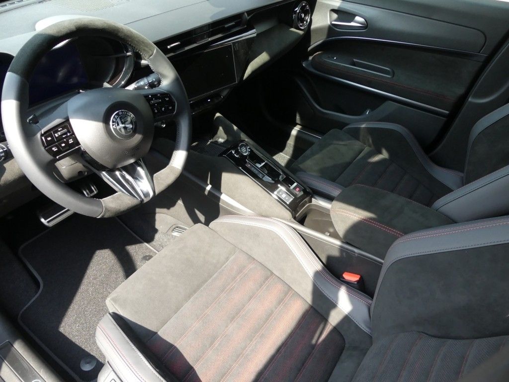 Alfa Romeo Junior 2025