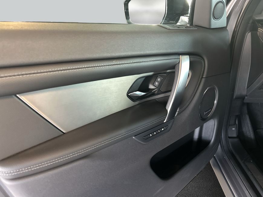 Land Rover Discovery Sport 2024