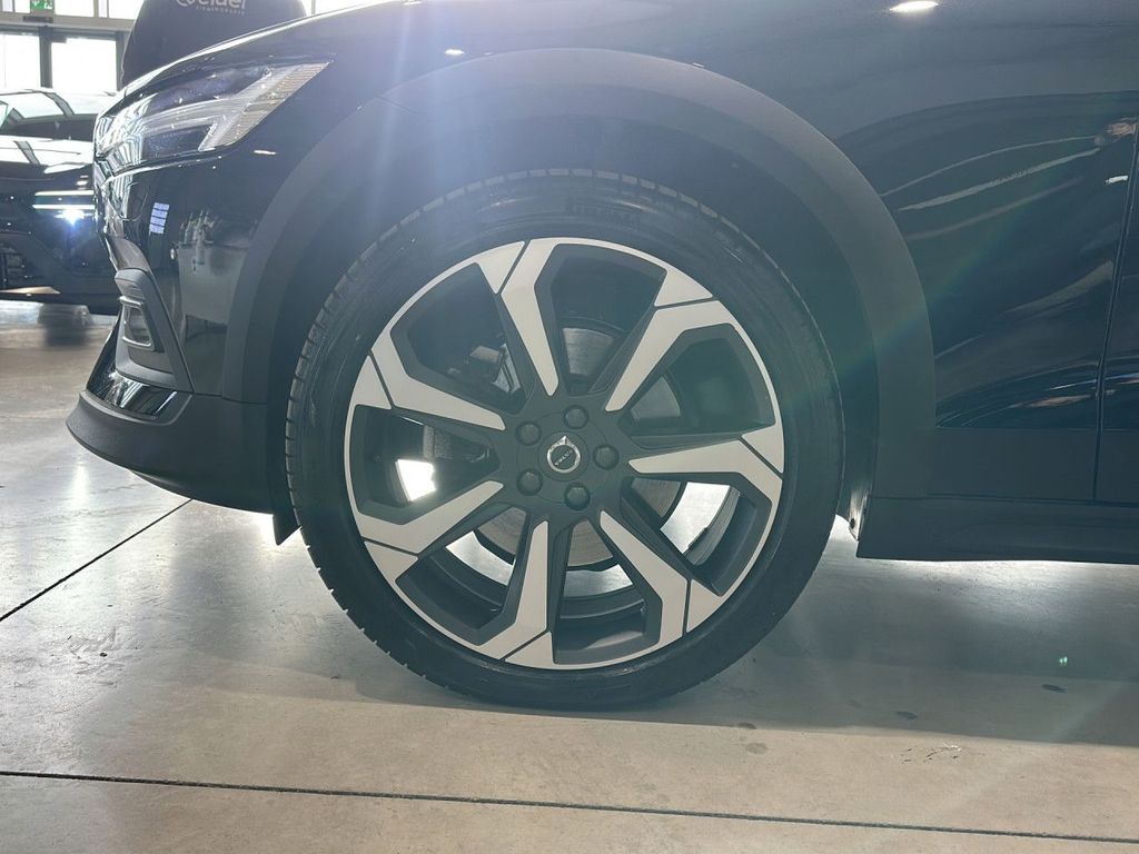 Volvo V60 Cross Country 2023