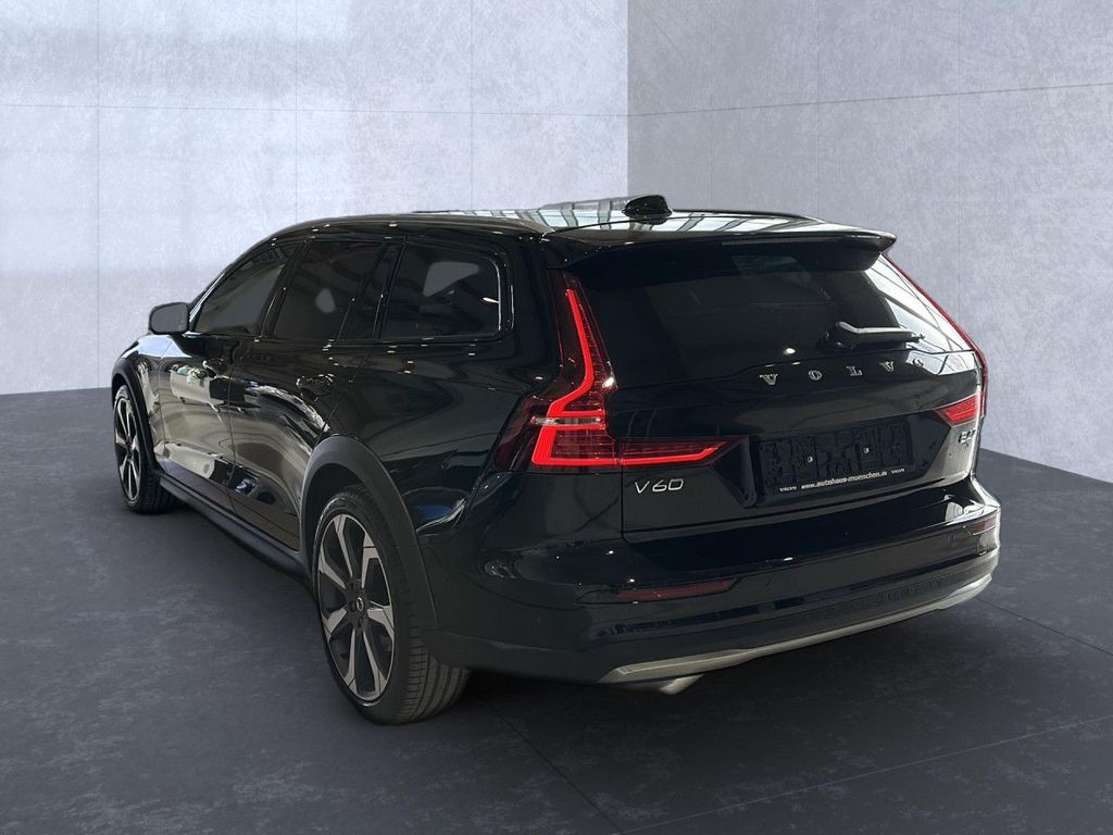 Volvo V60 Cross Country 2023