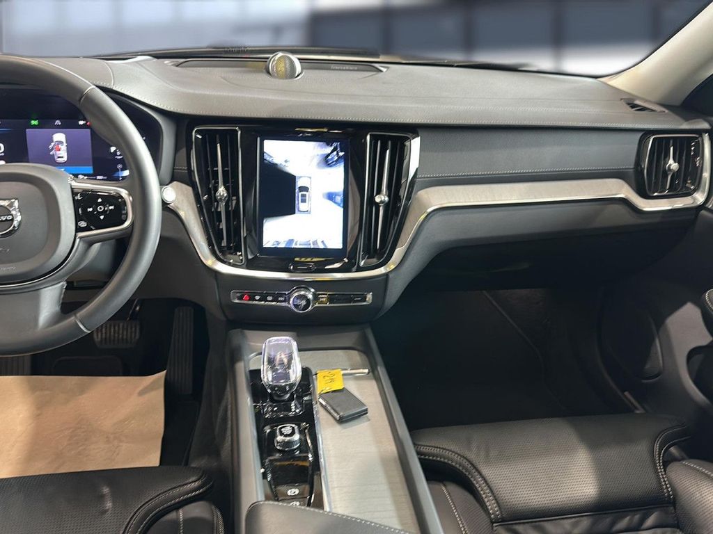 Volvo V60 Cross Country 2023