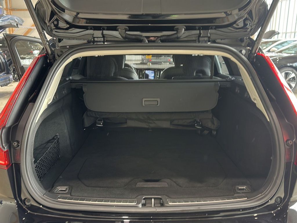 Volvo V60 Cross Country 2023