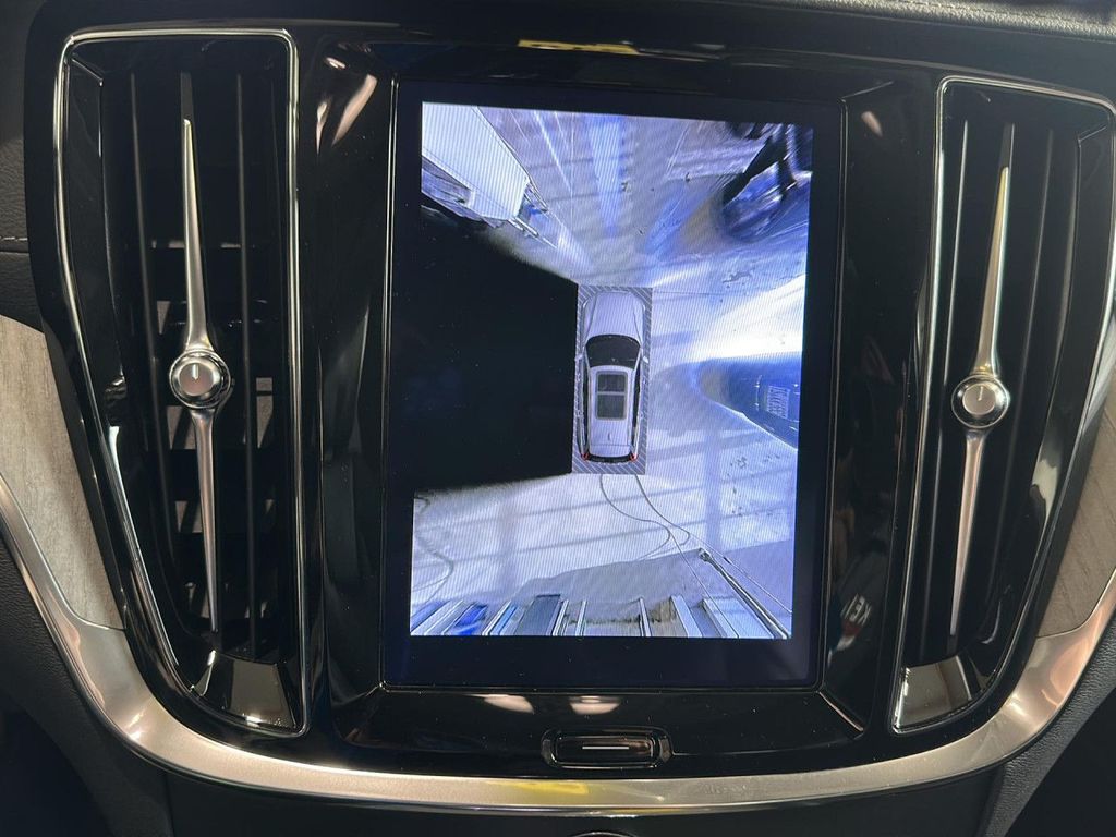 Volvo V60 Cross Country 2023