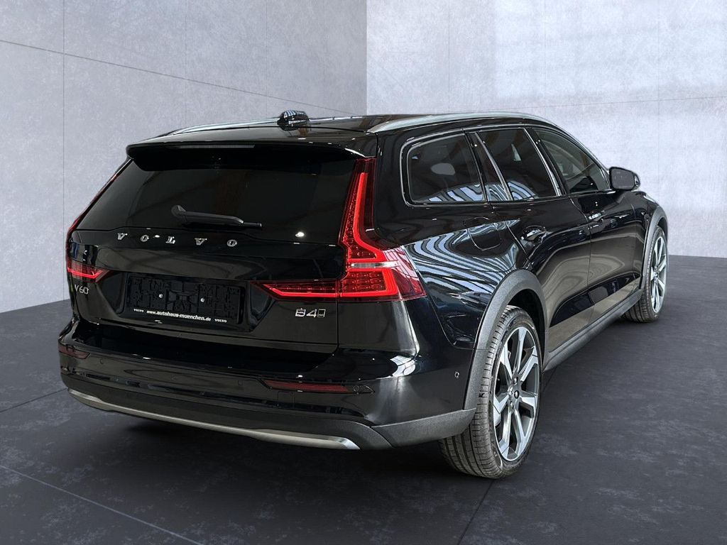 Volvo V60 Cross Country 2023