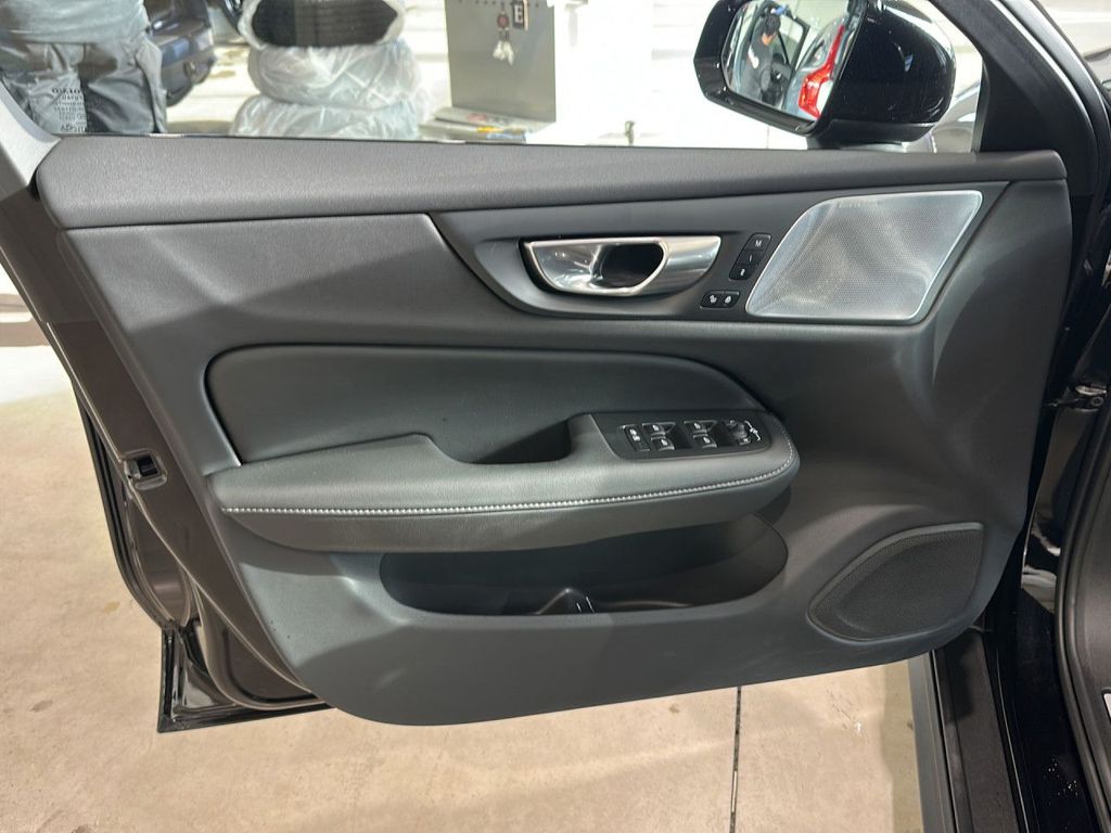 Volvo V60 Cross Country 2023