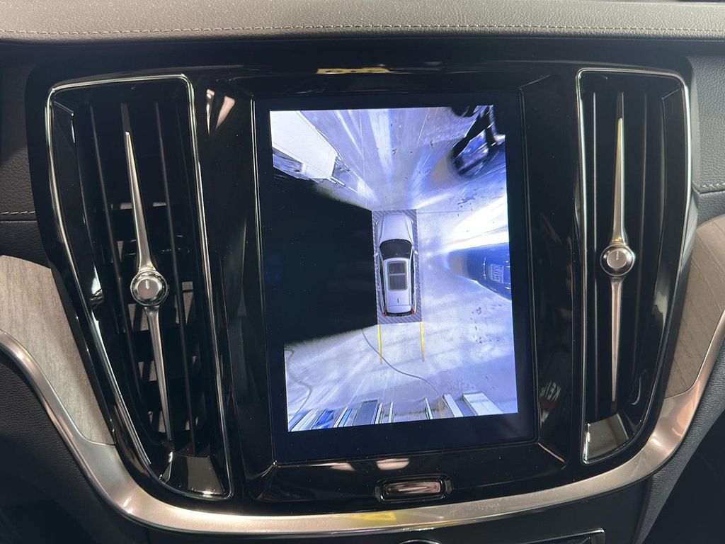 Volvo V60 Cross Country 2023