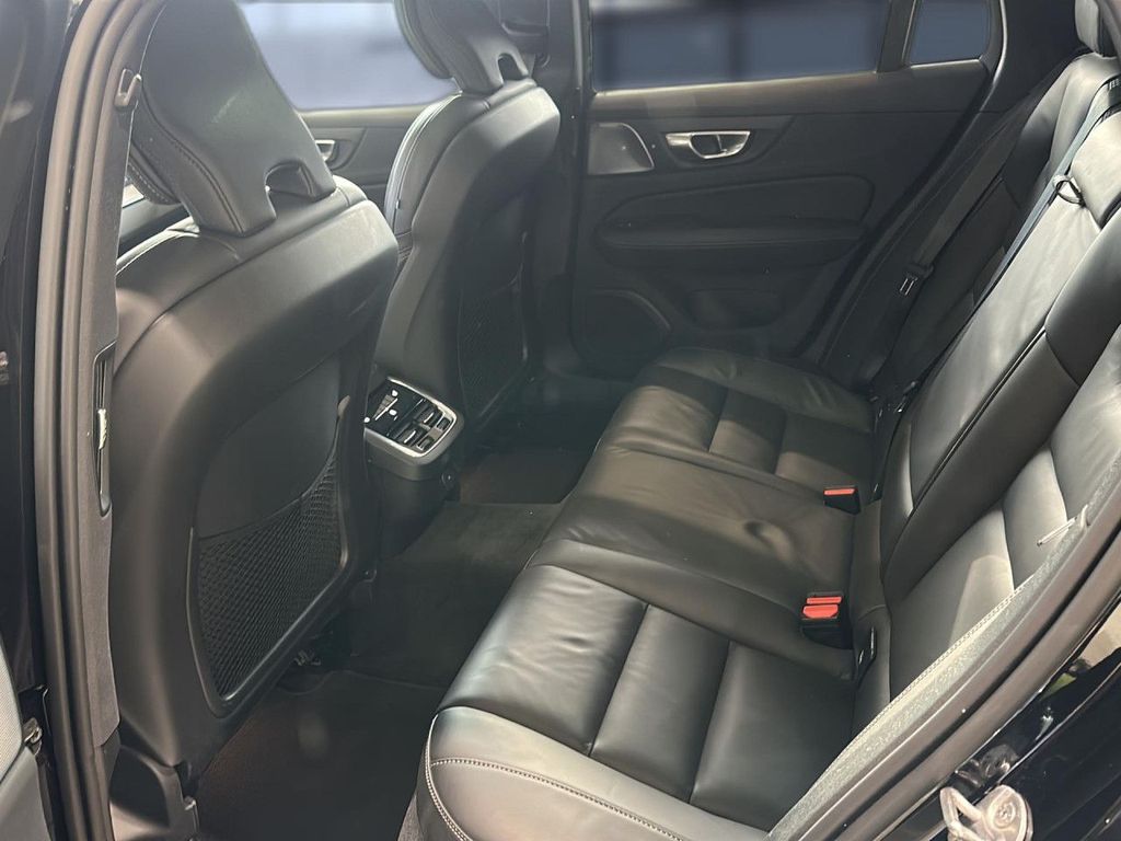 Volvo V60 Cross Country 2023