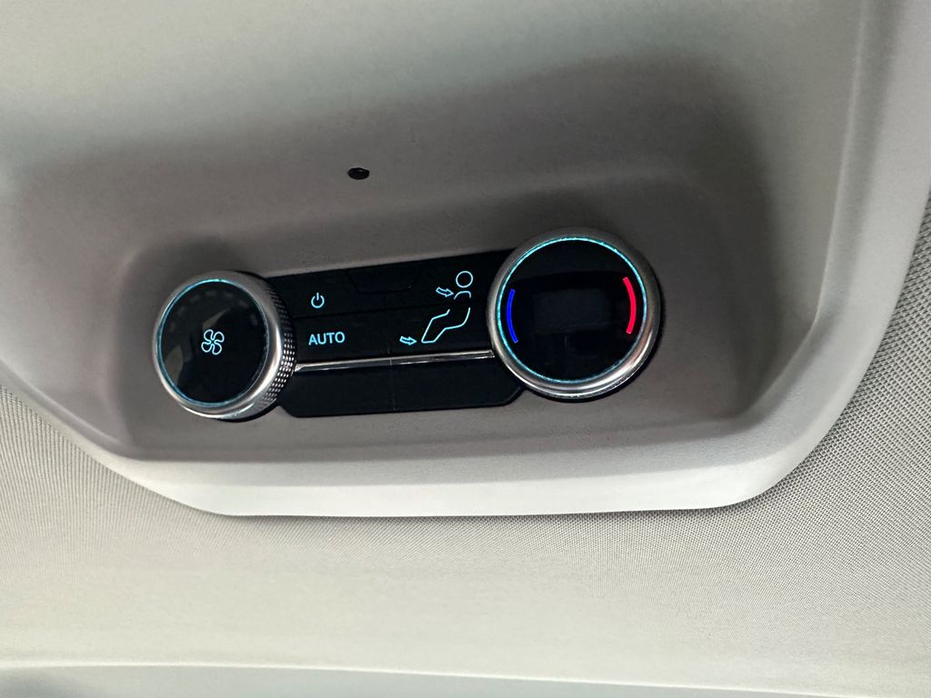 Ford Tourneo Custom 2025