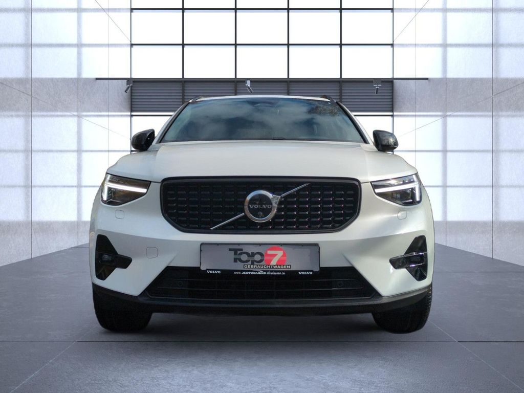 Volvo XC40 2025