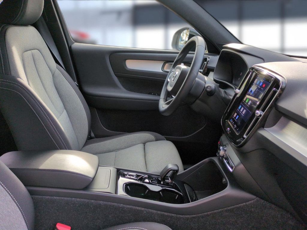 Volvo XC40 2025