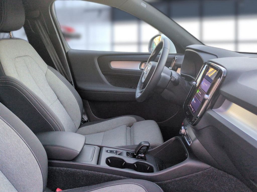 Volvo XC40 2025