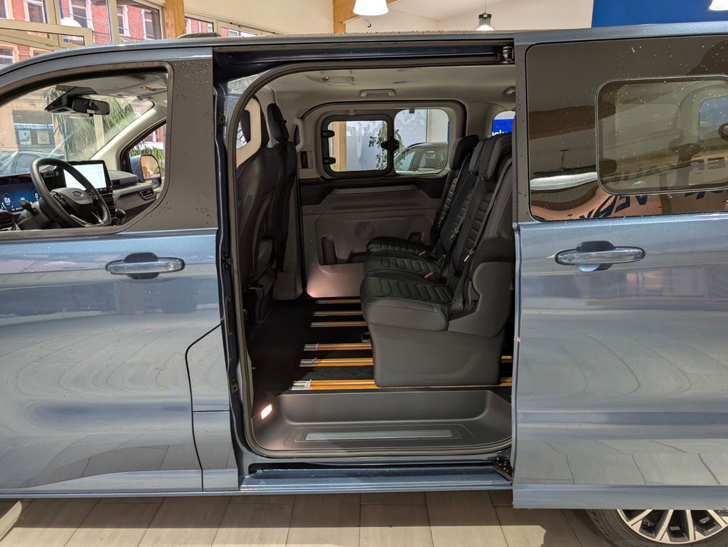 Ford Tourneo Custom 2025