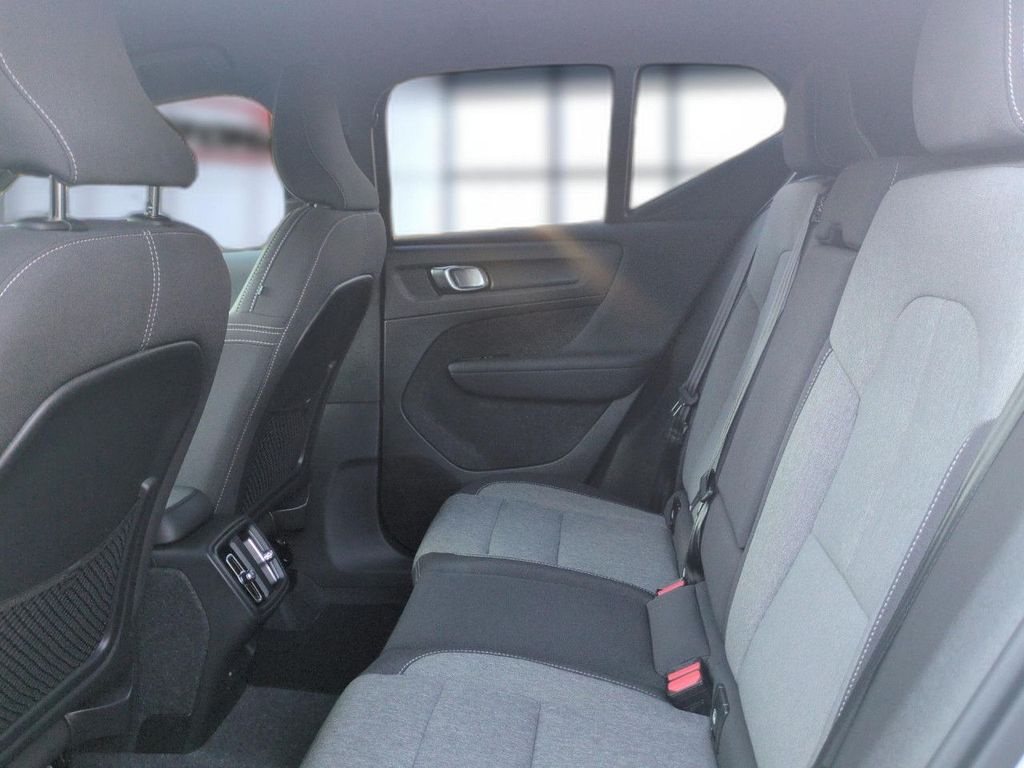 Volvo XC40 2025