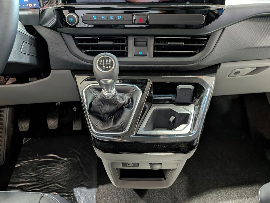 Ford Tourneo Custom 2025