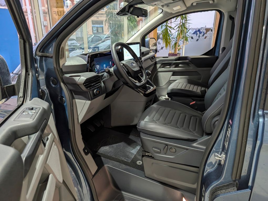 Ford Tourneo Custom 2025