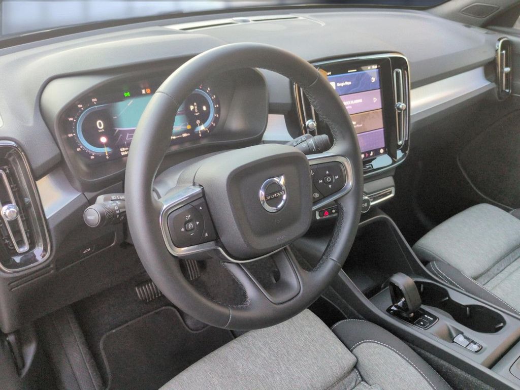 Volvo XC40 2025