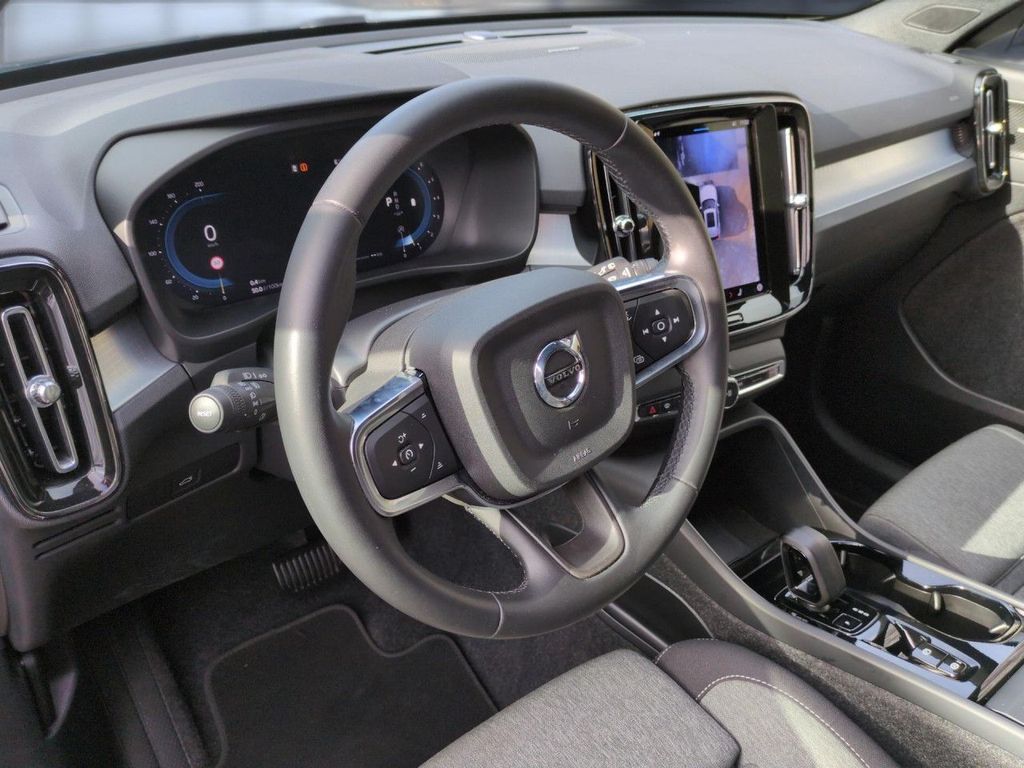 Volvo XC40 2025
