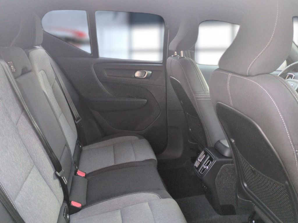 Volvo XC40 2025