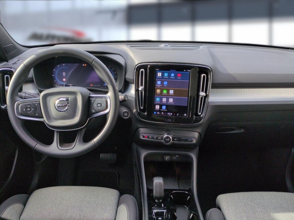 Volvo XC40 2025