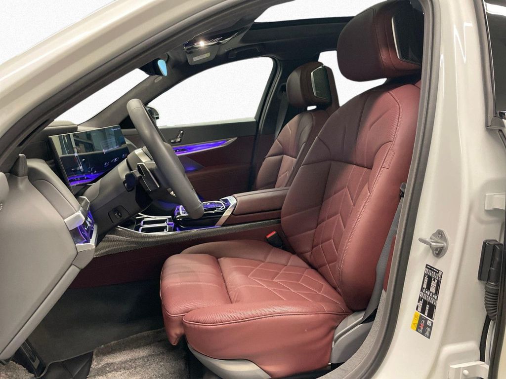 BMW i7 2025
