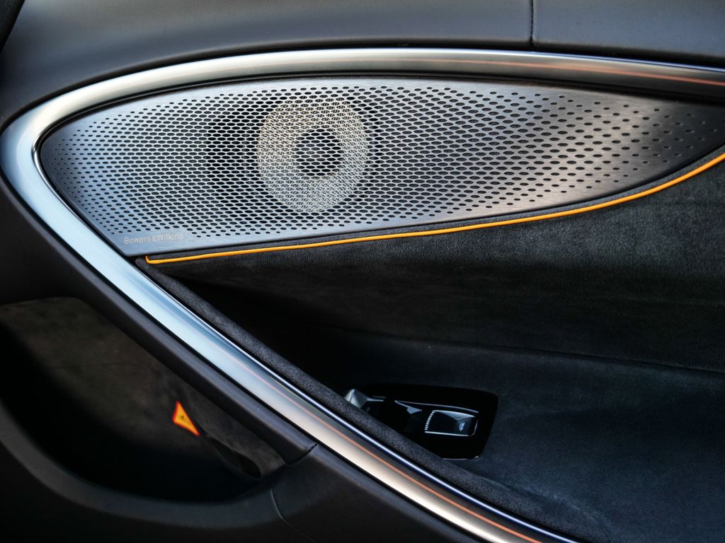 McLaren Artura 2024