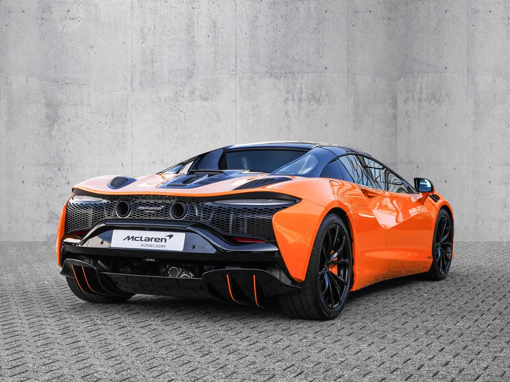 McLaren Artura 2024